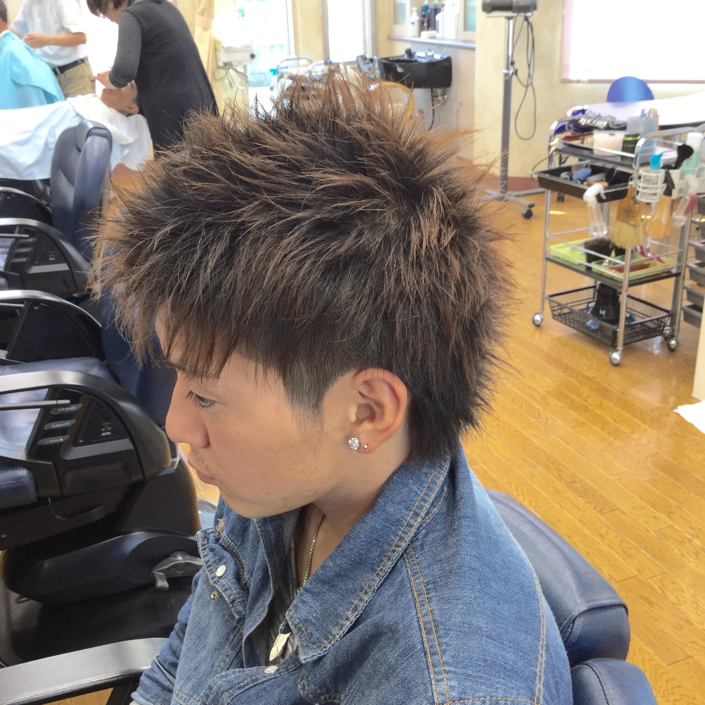 ツーブロック ウルフ ショートヘアースタイル フレアーバング アラカワhomme 松本市メンズヘアーサロン アラカワオム